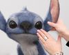 Komar Wandtattoo - Disney Lilo and Stitch Live Action Ohana - Größe 50x70 cm, Wandsticker, Kinderzimmer, Wanddekoration, Blau Bild 4