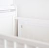 Loolay Bettnestchen WEIß Mesh Bettumrandung atmungsaktiv für 120x60/140x70 cm Babybett, (luftdurchlässig, formstabil, elegant Netz Bett Schutz, 2-tlg. Babybett Umrandung aus 5 mm Mesh mit Klettverschluss), Scandi Look und Neutral Style fürs Kinderzimmer Bild 2