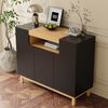 Ein dreitüriges Sideboard, geeignet sowohl für Wohn- als auch für Esszimmer, das multifunktionale Aufbewahrungsmöglichkeiten bietet. Bild 5