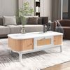 Eleganter Couchtisch 110×55×38,5 cm mit Massivholz-Akzenten, Stauraum, Rattan-Details, Weiß Holzoptik Wohnzimmertisch Bild 5