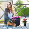 Relaxdays Pflanzschubkarre aus Holz Bild 4