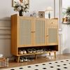 Moderner Schuhschrank mit 3 Türen Natural Aufbewahrungsschrank für Flur mit Massivholzbeinen und magnetischen Türen großer Stauraum für Schuhe Kindersicher Schrank mit Metallgriffen 120 cm Breite Schublade Regalböden, 106cmx35cmx120cm, Natur Bild 3
