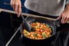 HENCKELS by ZWILLING Bratpfanne Sleek, Aluminium (1-tlg), Keramikbeschichtung, Soft-Touch-Griff, leicht, Induktionsgeeignet Bild 3