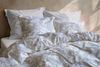 Zohome Cotton Bettwäsche 155x220 Ibisco di Lino Dove Grey Blumen weiß silber Bild 5