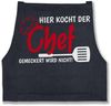 Shirtracer Kochschürze Hier kocht der Chef gemeckert wird nicht I Geschenk Kochen I Hobbykoch, (1-tlg), Kochschürze Herren Männer Bild 5