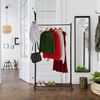 Relaxdays Schwarze Garderobe mit Rollen Bild 3