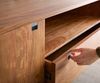 Sideboard Rivoro 175 cm Akazie Natur 2 Türen 1 Schubfach 1 Fach Bild 5