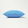 Homescapes Dekokissen Gartenkissen Zoe geometrisch gemustert 2er-Set Outdoor Kissen blau Bild 4