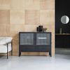 Tikamoon Buffet Flacher Vitrinenschrank aus lackiertem Metall Emil Bild 2