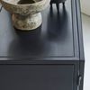 Tikamoon Buffet Flacher Vitrinenschrank aus lackiertem Metall Emil Bild 4