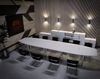 Rheinland Möbel Konferenztisch KONTI 520x130 cm – ovaler Besprechungstisch in Grau mit silbernen Säulenfüßen & 2 Kabelauslässen, erweiterbarer Meetingtisch für 16–18 Personen, moderner XXL-Tisch fürs Büro Bild 4