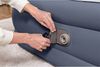 Bestway Luftbett mit Integrierter Pumpe 226x152x84 cm 93795 Bild 5