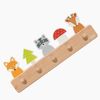 goki 60662 - Garderobe Waldfreunde aus Holz, Kindergarderobe mit 5 Haken, Niedliche Waldmotive Fuchs, Waschbär, Reh, Hakenleiste für Kinderzimmer, Fördert Ordnung und Selbstständigkeit, ab 1 Jahr Bild 3