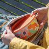 Koziol Schale 1,3l mit Deckel Nora Blooms sweet blue/strong coral Bild 3