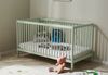 Kids Collective Babybett Kinderbett Gitterbett 60x120 & 70x140 cm höhenverstellbarer Lattenrost & herausnehmbare Sprossen stabiles Buchenholz | ab Geburt bis zum 3. Lebensjahr Made in EU | grün Bild 2
