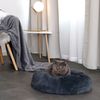 lionto Donut Katzenkissen, rundes Bett mit Plüschbezug & Anti-Rutsch-Boden, erhöhter Rand für Geborgenheit, 40 cm Durchmesser, dunkelgrau Bild 2