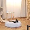 lionto Donut Katzenkissen, rundes Bett mit Plüschbezug & Anti-Rutsch-Boden, erhöhter Rand für Geborgenheit, 40 cm Durchmesser, hellgrau Bild 2