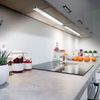 B.K.Licht LED Unterbauleuchte Küche 575mm 10W 1100lm moderne Lichtleiste Bad flach 13mm - BKL1468, LED fest integriert, 3000K - Warmweiß, Unterbaulampe Küchenlampe Werkstattlampe Regal An/Aus Schalter silber Bild 3