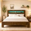 Bettgestell aus Holz mit Stauraum im Kopfteil, LED-Beleuchtung, integrierten Steckdosen, modernes Plattformbett in Vintage-Holz 180 x 200 cm Bild 2