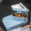 Koziol Lunchbox mit Trennsteg Pascal L, Biozirkulärer Kunststoff, Nature Flower Blue, 23 x 16 x 6 cm, 7152716 Bild 4