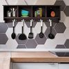 COSTWAY Wandschrank H?ngeregal Wandmontierter mit 4 Aufbewahrungseinheiten & 5 Doppelhaken für Bad Wohnzimmer Küche Braun Bild 2