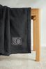 s.Oliver 'Oro' Wohndecke, flauschig, warm & waschbar, Polyester schwarz, 150x200 cm Bild 4