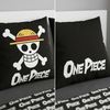 One Piece 3-teiliges Bettwäsche-Set – 1x Deckenbezug (240x220) & 2x Kissenbezug (65x65 cm) aus Polycotton Bild 3