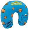 United Labels® Dekokissen Sesamstraße - Reisekissen Nackenhörnchen Krümelmonster Bild 2
