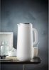 WMF Impulse Thermoskanne 1l, Isolierkanne für Kaffee oder Tee, Drehverschluss, hält Getränke 24h kalt und warm, Thermoskanne Kaffee oder Tee, weiß, Edelstahl, Kunststoff Bild 2