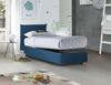 Talamo Italia - Einzelbett Daisy, Bettkasten mit Stoffbezug, 100% Made in Italy, Öffnung vorne, inklusive Matratze 80x190 cm, Blau Bild 4