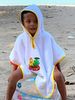 Freds Swim Academy 20711 Poncho aus weichem Velours - Frottee mit Fred & Gina Motiv, ca. 60x55 cm, weiß Bild 3