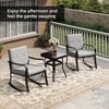 GarveeHome 3-teiliges Bistro-Set für den Außenbereich – 2 Schaukelstühle mit warmgrauen Kissen & Glastisch, Gartenmöbel-Set für Garten, Terrasse, Pool und Balkon (Grau) Bild 5