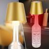 BRILONER - 3 in 1 RGBW LED Tischlampe kabellos IP44 mit Touch, stufenlos dimmbar, Akku & Lichtquelle tauschbar, Nachttischlampe, LED Lampe, Tischleuchte, Weinlampe, Flaschenlampe Aufsatz, Goldfarbig Bild 5