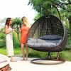 PureHaven Hängesessel für 2 Personen 145 x 120 x 202 cm Rattan-Kunststoffgeflecht mit Kissen wasserfest strapazierfähig gefederte Aufhängung braun/kupfer Bild 4