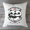 GRAVURZEILE Zierkissen mit Spruch - Ich geb Dich nie mehr her - Geschenk zu Valentinstag -, starke Farben ohne Verblassen, Maschinenwäsche geeignet - mit Füllung Bild 4
