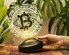 Geschenkelampe LED Nachttischlampe Bitcoin 3D Gravur Nachtlicht Geschenk für Krypto-Liebhaber Crypto, Leuchte 7 Farben fest integriert, Geschenk für Männer, Kryptowährung Bild 2