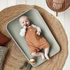 Leander Matty Wickelkissen + Hoodie Kaputzentuch in der Farbe sage green Bild 4