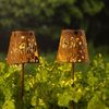 Lumineo LED Solarleuchte, Dauerlicht, warmweiß, LED Solar Gartenleuchten mit Erdspieß 58cm Metall 2er Set Warmweiß Bild 3