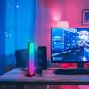 BRILONER – 2er Set LED Lightbar mit Appsteuerung, RGBIC Tischlampe und Wandlampe für Sprachassistenten, Gaming Zubehör mit Musiksensor, TV Hintergrundbeleuchtung, Schwarz, 24 cm hoch Bild 2