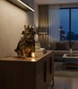 formano Tischlampe Hund 33 cm Handbemalte Tierlampe Polyresin königliches Design – Bulldogge mit Krone & Mantel – stilvolle Deko-Lampe mit E14 Fassung (max. 40 W, ohne Leuchtmittel Bild 3