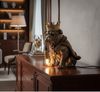 formano Tischlampe Hund 33 cm Handbemalte Tierlampe Polyresin königliches Design – Bulldogge mit Krone & Mantel – stilvolle Deko-Lampe mit E14 Fassung (max. 40 W, ohne Leuchtmittel Bild 2