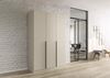 Rauch Möbel Alabama, Kleiderschrank, Garderobe, 3-türig, Zubehör Premium, 2 Kleiderstangen, 5 Einlegeböden, Schubladeneinsatz, Farbe Beige, Griff Grau metallic, 136 x 210 x 54 cm Bild 2
