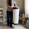 Tommee Tippee Twist & Click Windeleimer XL, Fasst bis zu 60 Windeln, Umweltfreundlicheres System mit 1 Nachfüllkassette mit nachhaltigem antibakteriellem GREENFILM, weiß Bild 2