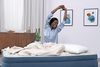 Bestway AlwayzAire Single-Luftbett mit integrierter Doppelpumpe, 191 x 97 x 46 cm, 1 Person, Bis 150 kg, Vinyl, USB-Anschluss, Nachtlicht, DEKRA-geprüft, Aufbewahrungstasche und Reparaturflicken Bild 3