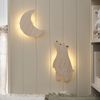 Lights4fun LED Wandleuchte Neugieriger Bär Wandlampe fürs Kinderzimmer mit Fernbedienung in Warmw Bild 4