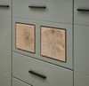 Hängevitrine >Kathlin< 2 Türen, inkl LED, schilfgrün / Eiche Dekor - 80x136x37 (BxHxT) Bild 5