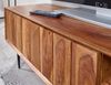 Lowboard Sheesham Massivholz 123 x 42 x 35 cm TV-Kommode mit zwei Türen | Design TV-Schrank Hoch | Fernsehtisch Fernsehschrank Modern | Fernsehkommode Wohnzimmer Bild 5