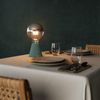 creative cables - Tragbare, wiederaufladbare LED Leuchte Cabless01 mit Globe Glühbirne mit silberfarbener Kopfspiegelung - Mit Glühbirne, Tealblau Bild 4
