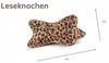 MAGMA Leseknochen Panthera Leopardenmuster Nackenkissen 42x22x22 cm Polyester Fellimitat Made in Germany Bild 5