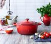 Le Creuset Signature Gusseisen-Bräter mit Deckel, Für alle Herdarten und Induktion geeignet, Rund, Kirschrot, 24,0 cm, 4.2 Bild 5